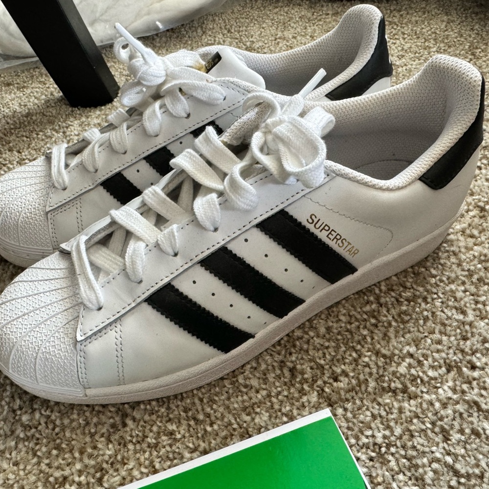 Shell toe Adidas superstar